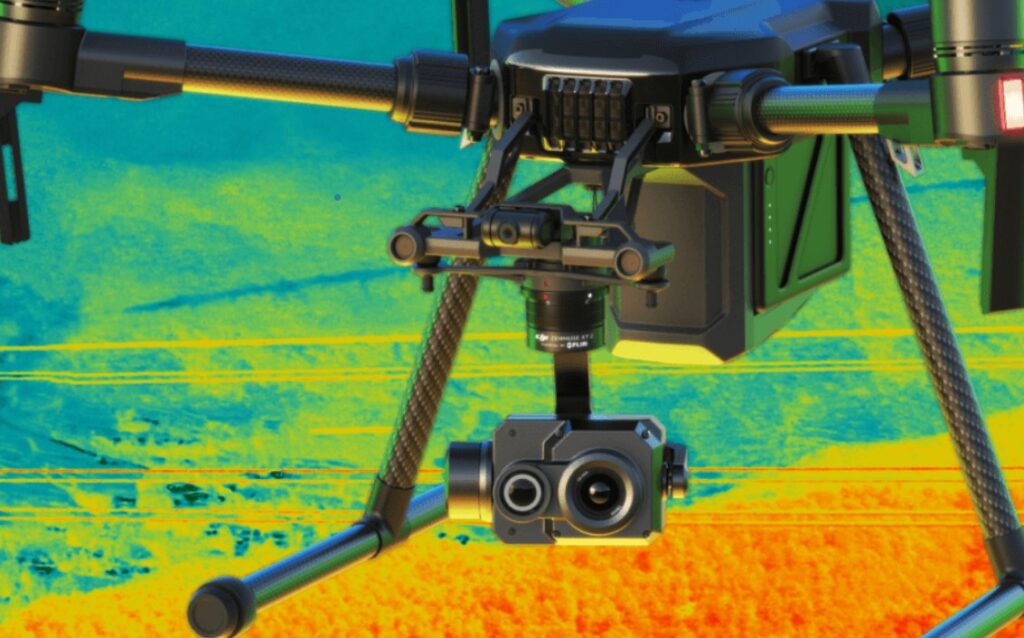 Drone com inteligência artificial e câmera térmica em operação noturna